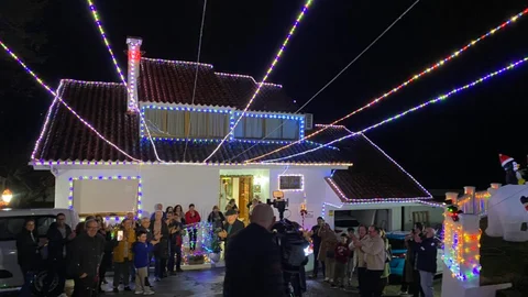 Descubre la casa más decorada de Galicia cuyos adornos se adelantan a la Navidad de Vigo