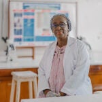 La profesora Rose Leke es una de las cinco ganadoras de los Premios Internacionales L'Oréal-UNESCO For Women in Science 2024