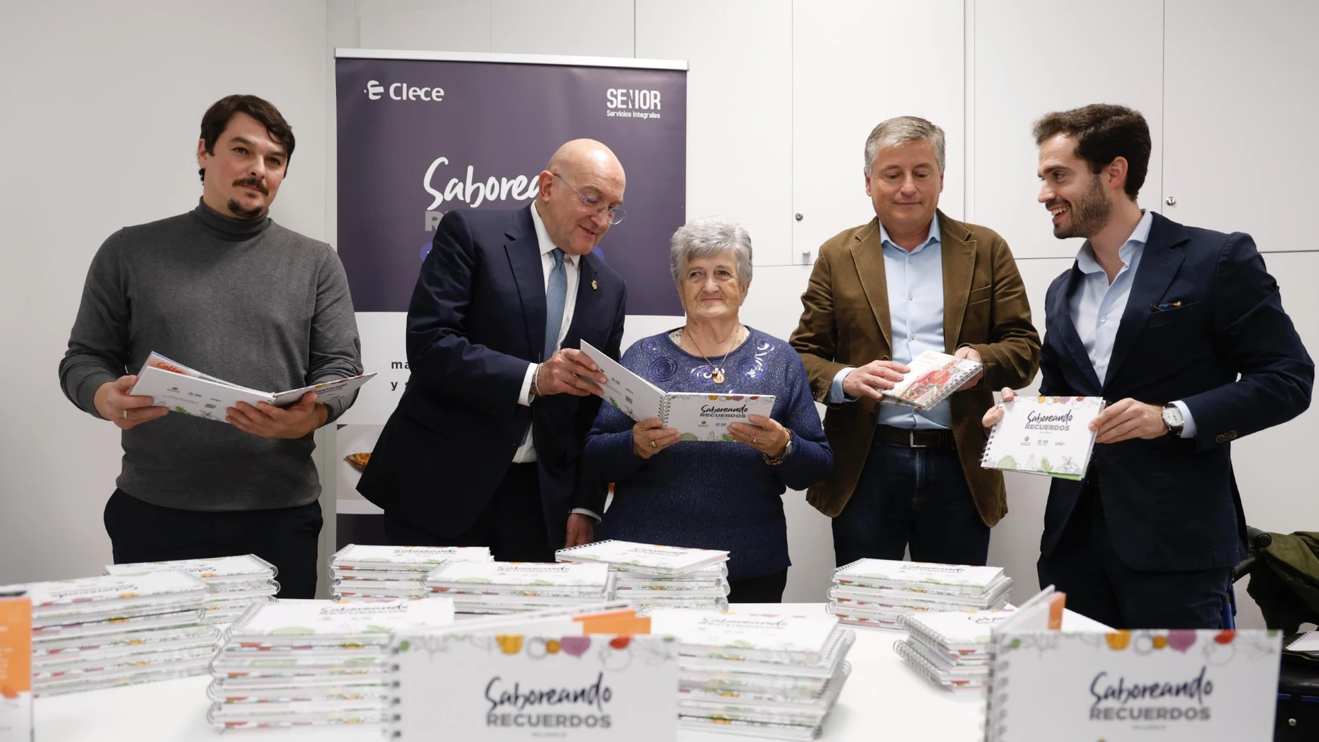 El alcalde de Valladolid, Jesús Julio Carnero, y el concejal Rodrigo Nieto, presentan "Saboreando Recuerdos"