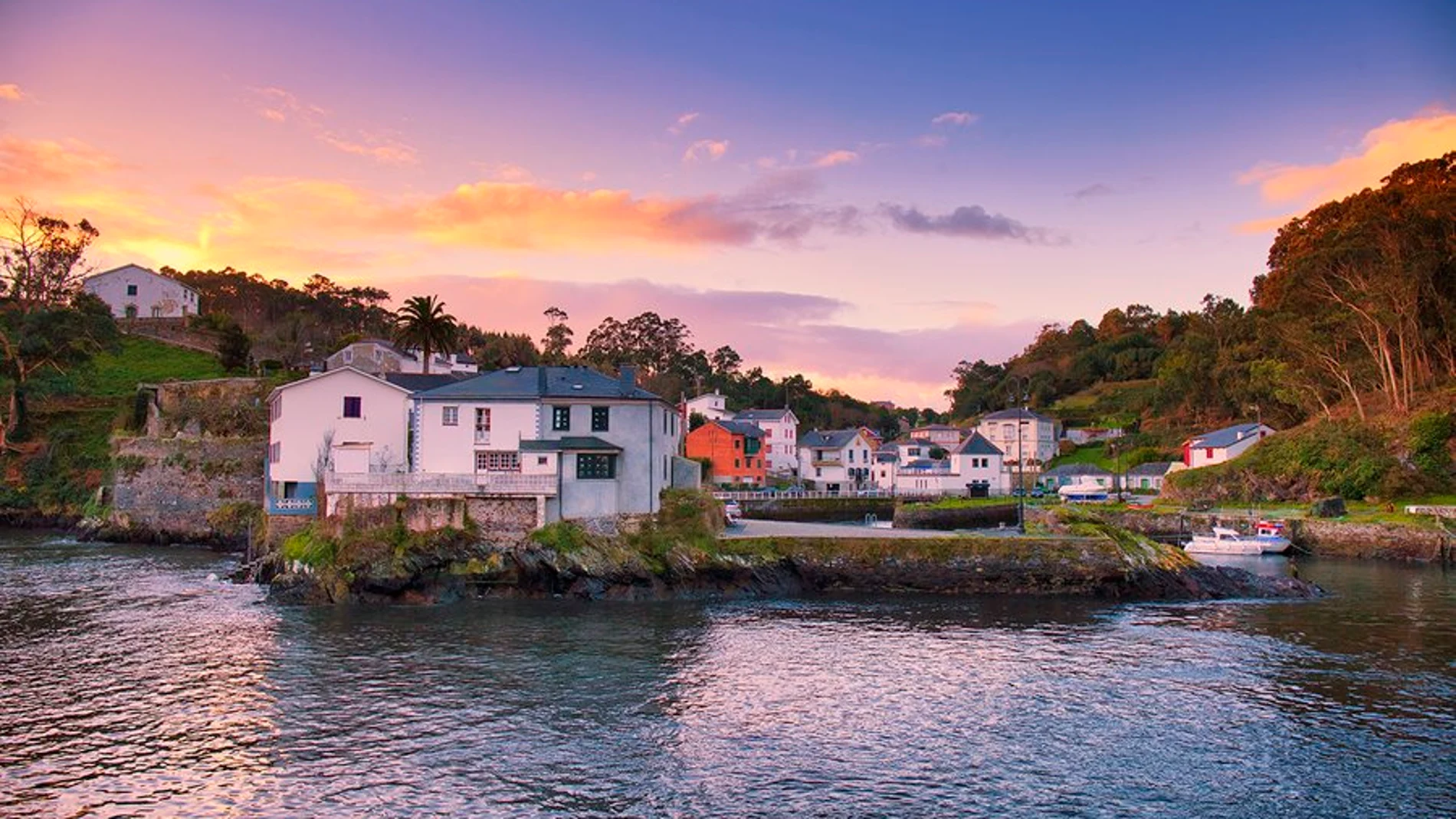 El precioso puerto de Viavélez.