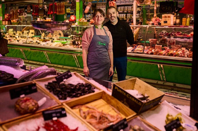 Entrevistas mercado de Chamberí. Charcutería Debora Martinez y Pescadería López Astorgano. © Alberto R. Roldán