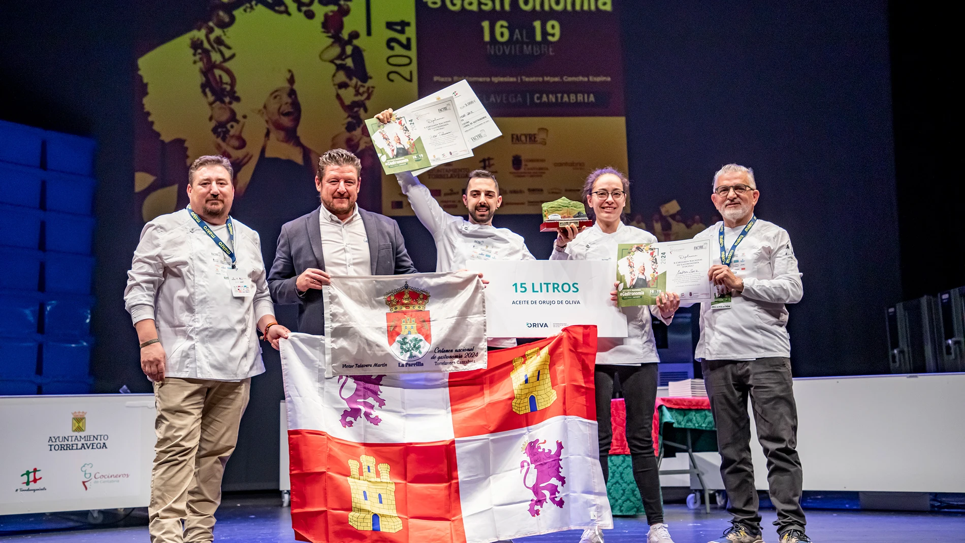 Víctor Talavera, del restaurante vallisoletano Talavera junto con su ayudante de cocina Andrea San José y capitaneados por César Boal, presidente de Maestres, se alzó con la victoria en el Campeonato de España de Cocina celebrado los días 18 y 19 en el teatro Concha Espina de la ciudad cántabra de Torrelavega