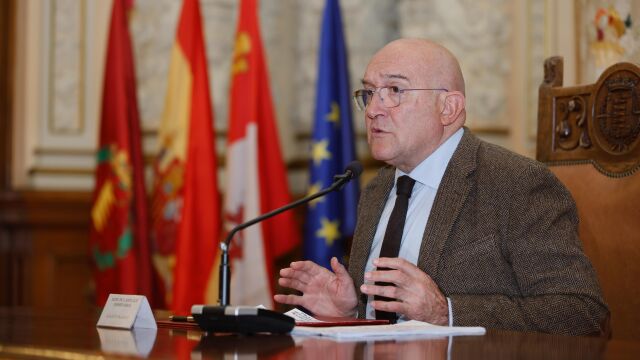 El alcalde de Valladolid durante la rueda de prensa