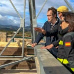 La ministra de Defensa visita en Cheste el puente montado por la UME en 24 horas