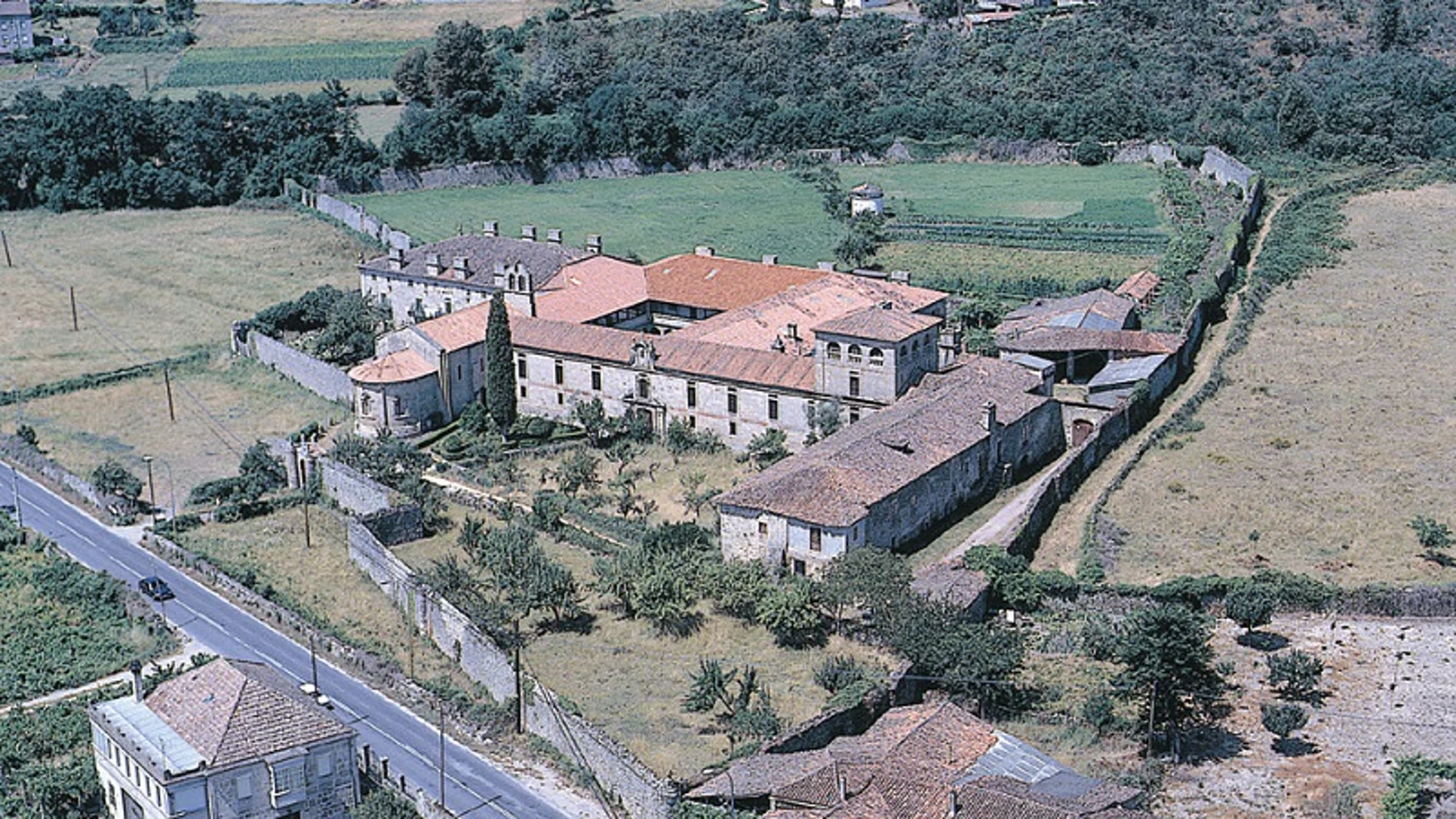 Santa María de Ferreira de Pantón.