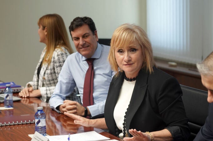 Los consejeros Leticia García y Carlos Fernández Carriedo se reúnen con los agentes económicos y sociales para analizar el proyecto de presupuestos