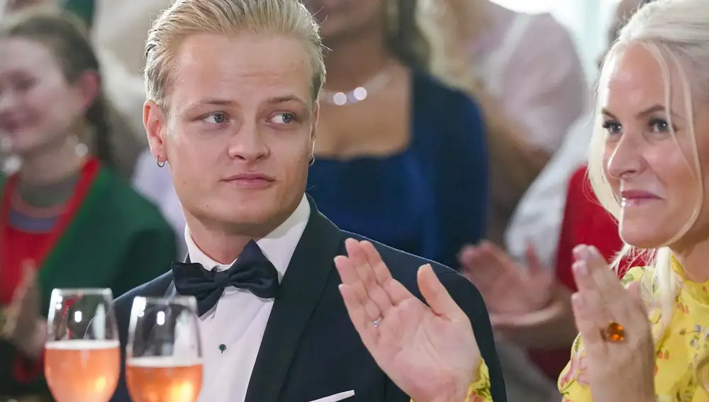 (FILES) Picture taken on June 16, 2022 in Oslo, Norway, shows Marius Borg Høiby sitting next to his mother Norwegian Crown Princess Mette-Marit. - Norwegian police said on November 19, 2024 that the 27-year-old son of Norwegian Crown Princess Mette-Marit had been arrested on suspicion of rape. Police said in a statement that Marius Borg Hoiby, who was born from a relationship prior to Mette-Marit's 2001 marriage to Crown Prince Haakon, had been arrested on November 18, 2024 and was suspected of violating the criminal code "which concerns sexual intercourse with someone who is unconscious or for other reasons unable to resist the act." (Photo by Lise Åserud / NTB / AFP) / Norway OUT / NORWAY OUT
