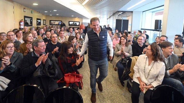El presidente del PP de Burgos, Borja Suárez, antes de participar en el acto