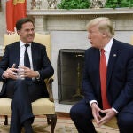 Donald Trump recibe a Mark Rutte en la Casa Blanca en 2019