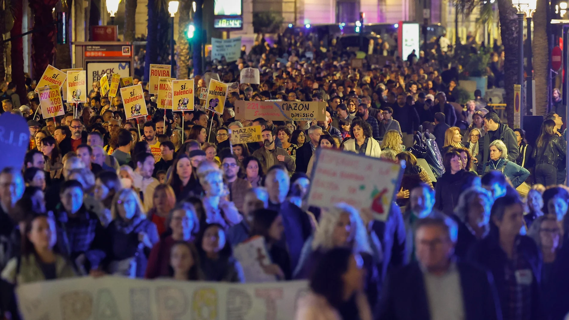 La Plataforma per l' Ensenyament Públic ha reunido a 5.000 personas en Valencia