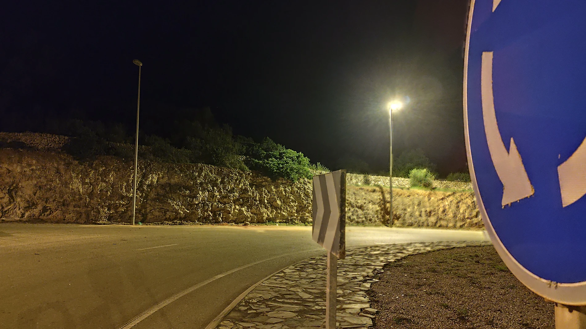 Imagen del kilómetro 0,5 de la carretera ME-14 donde seis personas, cuatro de ellas menores, han muerto