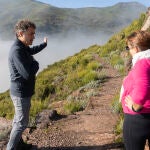 Eduardo Álvarez, coordinador provincial de la Fundación Patrimonio Natural de la Junta de Castilla y León, durante la visita a los canales romanos en la Tebaida berciana en los que se pretende crear una ruta BTT desde Peñalba de Santiago hasta Las Médulas (León)