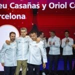 Los cocineros Eduard Xatruch, Oriol Castro y Mateu Casañas, chefs del restaurante Disfrutar (Barcelona), que ha ganado la tercera estrella (3 estrellas) en la Guía Michelin 2024, en la Gala Michelin celebrada en el CCIB de Fira de Barcelona en Barcelona (Catalunya, España) el 28 de noviembre de 2023.