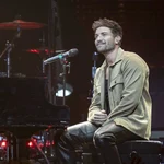 Raphael y Pablo Alborán, sus mensajes a las víctimas de la DANA en el multitudinario concierto 'Música desde el corazón'