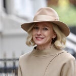 Naomi Watts a sus 56 años con corte bob XS.