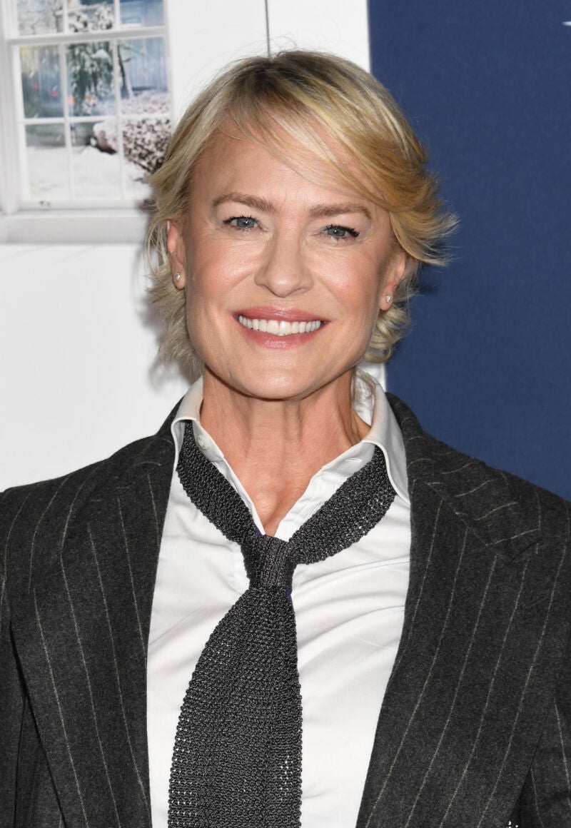 La actriz Robin Wright a sus 58 años con corte bob XS.