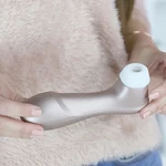 Mujer con Satisfyer