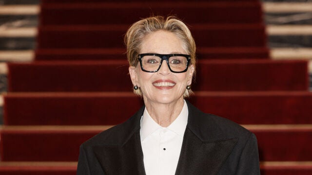 La actriz Sharon Stone a sus 66 años con corte bob XS.