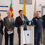 El alcalde Alicante, Luis Barcala, en la inauguración hoy de la oficina antiocupación de viviendas