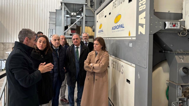 La consejera visita las instalaciones del Centro de Alto Rendimiento de Selección de Semillas de Agropal en la localidad palentina de Magaz de Pisuerga