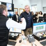 El presidente gallego, hoy, visitando las instalaciones de MeteoGalicia. 