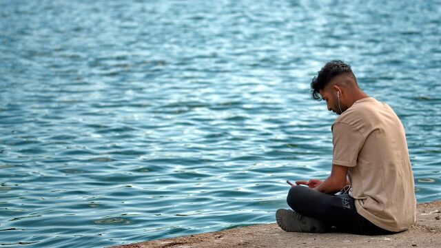 El hábito de los jóvenes que provoca que la posibilidad de tener cáncer sea el doble que en los adultos