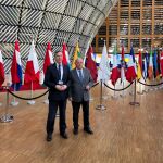 Gonzalo Santonja junto a Enrique Sánchez-Guijo en Bruselas