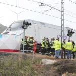 Choque de un tren Alvia con un coche en Husillos (Palencia)