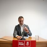 MADRID.-Incredulidad en el PSOE-M tras mantenerse Lobato en el cargo: "La militancia no perdona las traiciones"