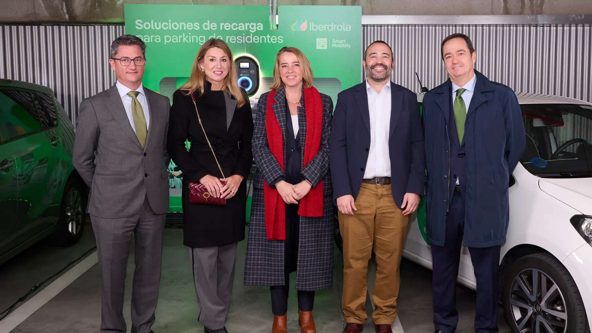 Punto de recarga de Iberdrola en parking de residentes