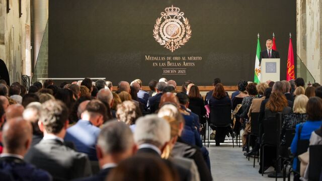 Los Reyes entregan en Sevilla las Medallas de Oro en Bellas Artes con recuerdos a las víctimas de DANA