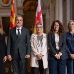 Foto de familia tras la firma del acuerdo sanitario