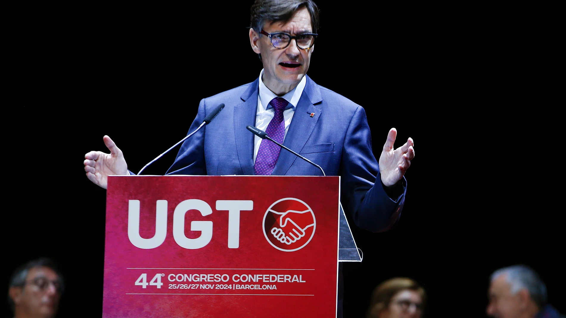 GRAFCAT1370 BARCELONA 27/11/2024.- El presidente de la Generalitat de Cataluña, Salvador Illa, durante su intervención este mediodía en el acto de clausura del 44 Congreso Confederal del sindicato, celebrado hoy en Barcelona. EFE/ Quique Garcia