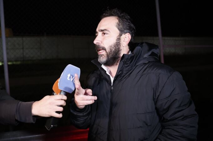 El empresario Víctor de Aldama, presunto comisionista del caso Koldo que este jueves ha declarado que pagó comisiones en efectivo a altos cargos, hace declaraciones tras salir en libertad de la cárcel de Soto del Real.