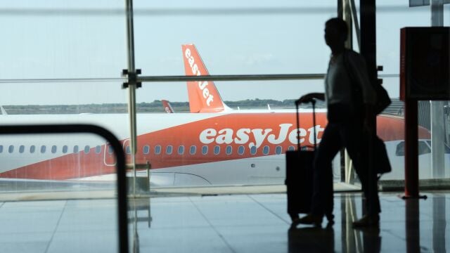 Un avión de la compañía EasyJet en el Aeropuerto de El Prat