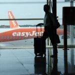 Un avión de la compañía EasyJet en el Aeropuerto de El Prat