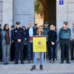 Pilar Bernabé preside un minuto de silencio por el asesinato machista ocurrido en Orihuela