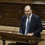 El conseller de Presidencia de la Generalitat, Albert Dalmau, en el pleno del Parlament