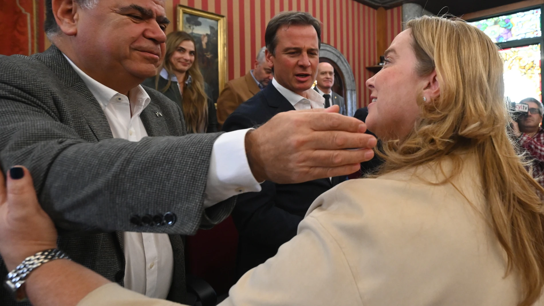 Cristina Ayala recibe el apoyo de sus compañeros del PP