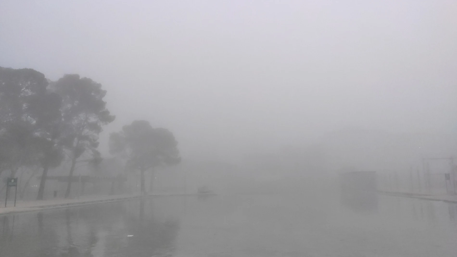 (Foto de ARCHIVO) Niebla en el Parque Pignatelli de Zaragoza. EUROPA PRESS 16/02/2024
