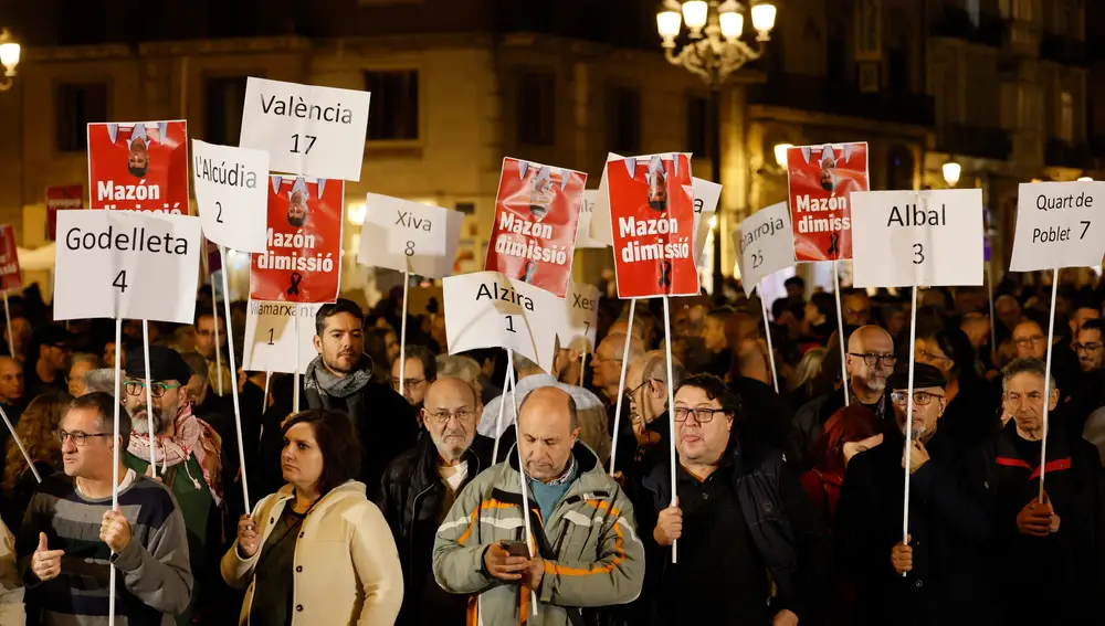 Concentraciones un mes después de la dana con una exigencia unánime: la dimisión de Mazón