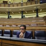 El ministro de Transformación Digital, Óscar López, durante un pleno del Congreso de los Diputados.