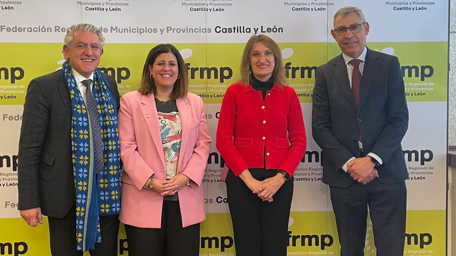 José María Bravo, vicepresidente 3º de la FRMP y vicepresidente de la Diputación de Segovia; Beatriz Asensio , presidenta de la Comisión de Educación y alcaldesa de Benavente; Rocío Lucas, consejera de Educación de la Junta de Castilla y León; Jesús Manuel Hurtado, secretario general de la Consejería de Educación