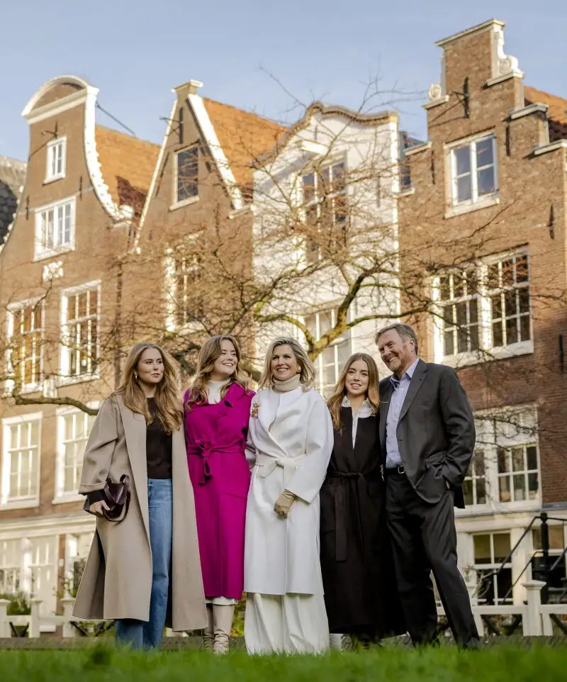 Dutch royal family attends traditional photo session in Amsterdam