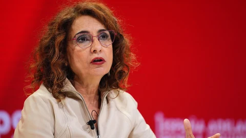 La vicepresidenta primera del Gobierno y vicesecretaria general del PSOE, María Jesús Montero, en un ágora sobre desinformación en el 41º Congreso del PSOE.