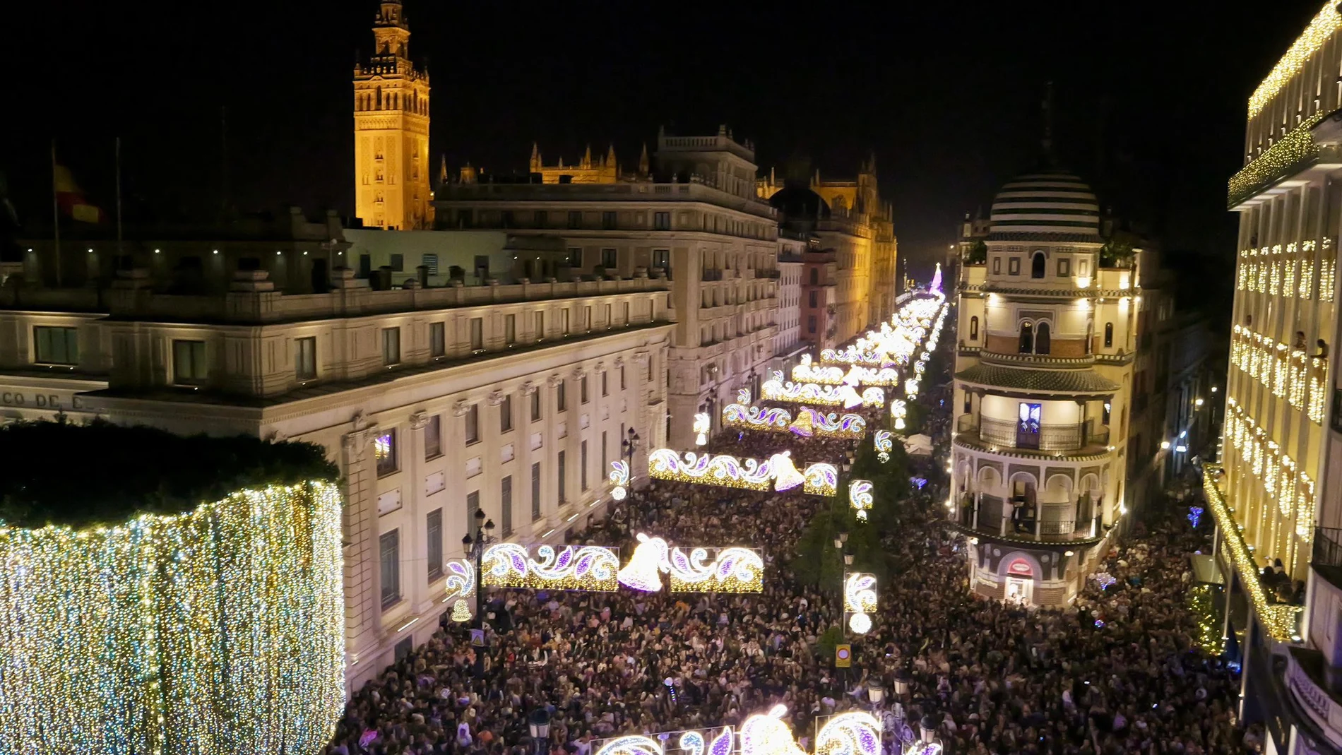 Ya es Navidad en Sevilla: así luce la capital andaluza