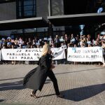 Abogados y procuradores protestan este sábado en el congreso federal del PSOE en demanda de una salida de la Mutualidad