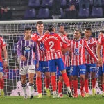 Los jugadores del Atlético de Madrid celebran uno de los goles ante el Real Valladolid