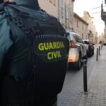 Detenido un hombre en Magaluf por golpear y amenazar a agentes y causar daños a vehículo de la Guardia Civil