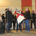 Durante el encendido navideño en el barrio se entregó el Premio Fuente de Luz a la Asociación de Vecinos Los Comuneros